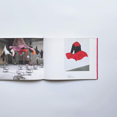 Annette Messager: Exhibition / Exposition