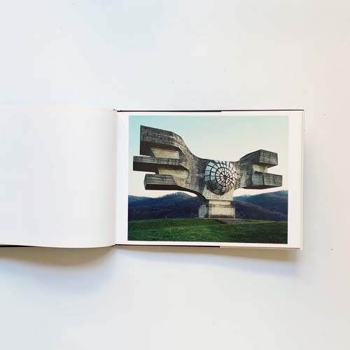 Jan Kempenaers: Spomenik